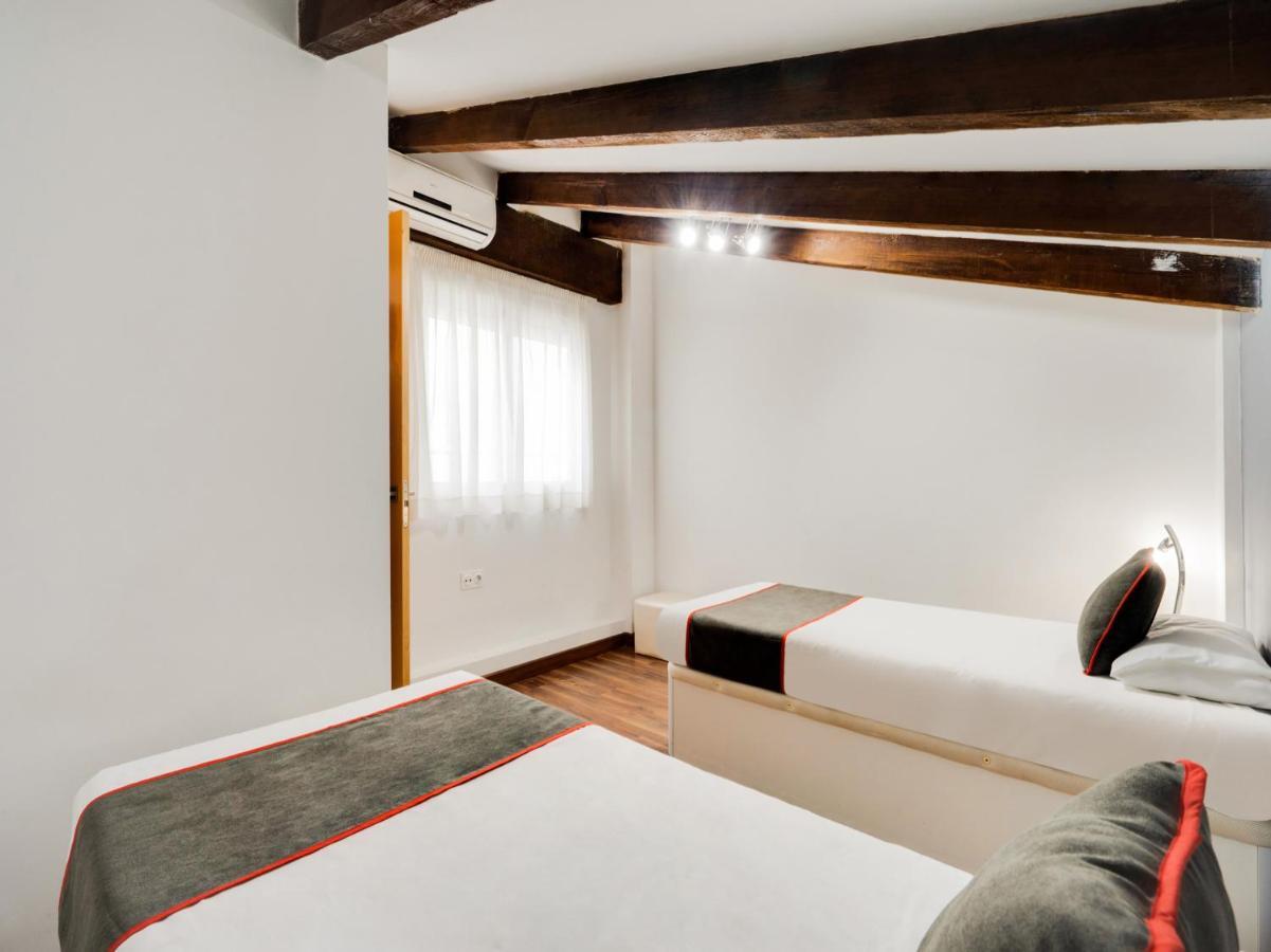 Oyo Style Apartments Puerto Valencia Eksteriør billede